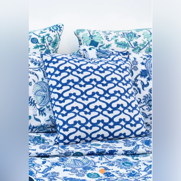 💙💙ROLLER RABBIT BLUE CATA DECORATIVE PILLOW 18X18 WITH INSERT💙💙 - Picture 4 of 5